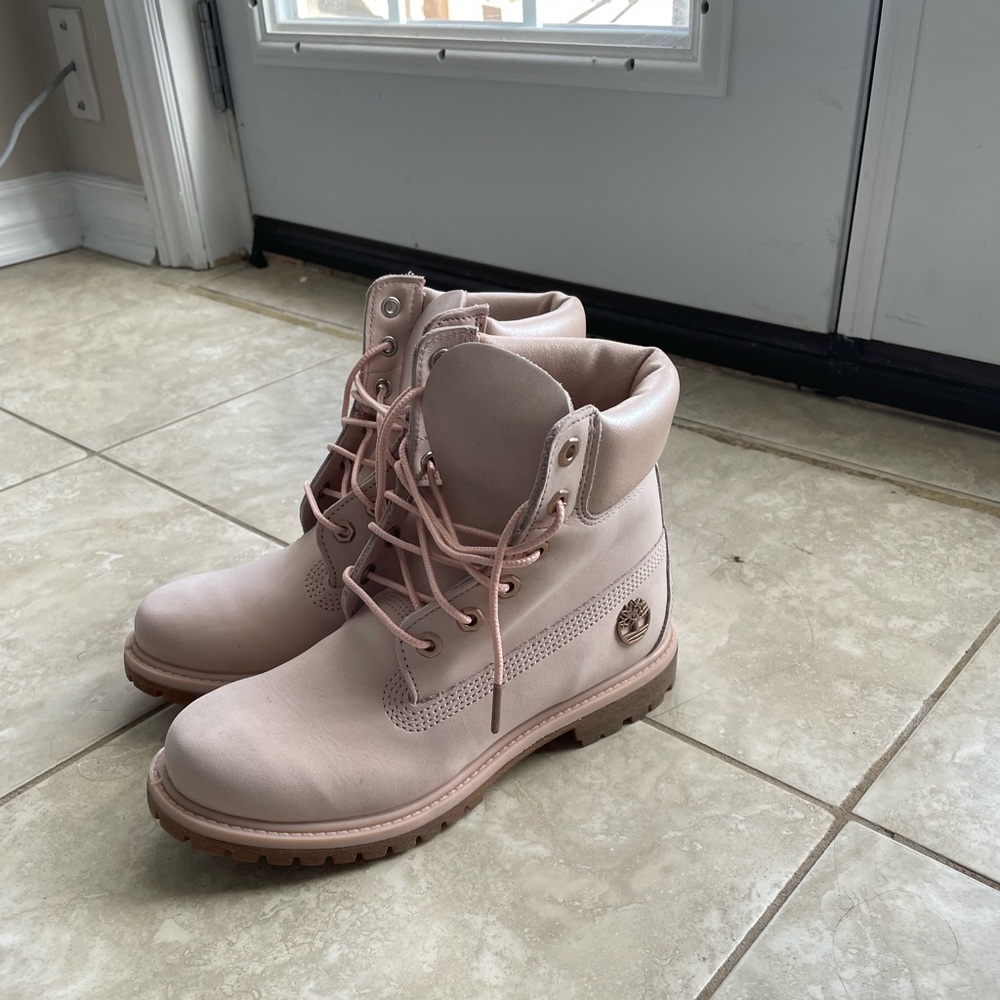 Timberland Boots woman’s size 7